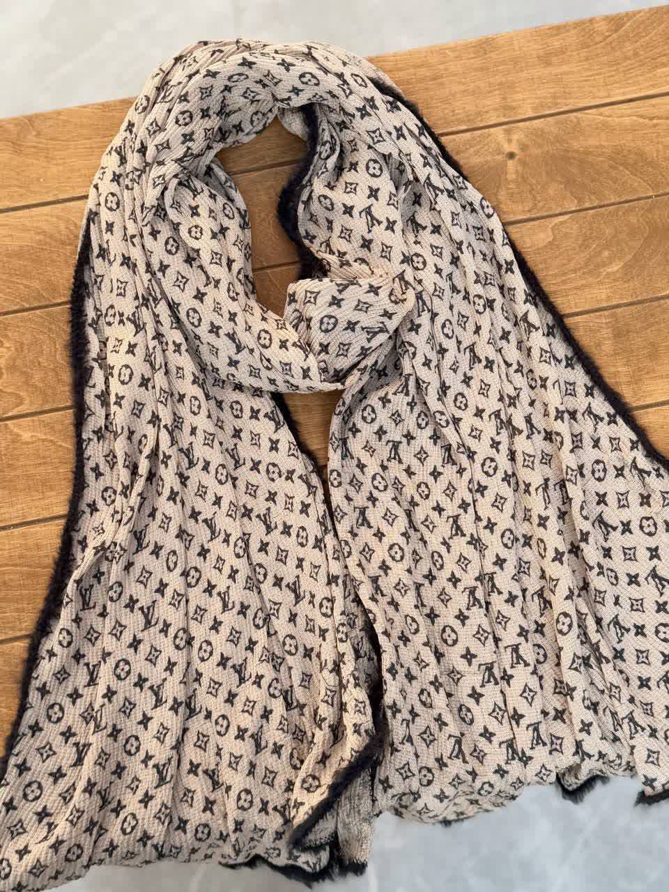 1900 شال کرم خز مشکی