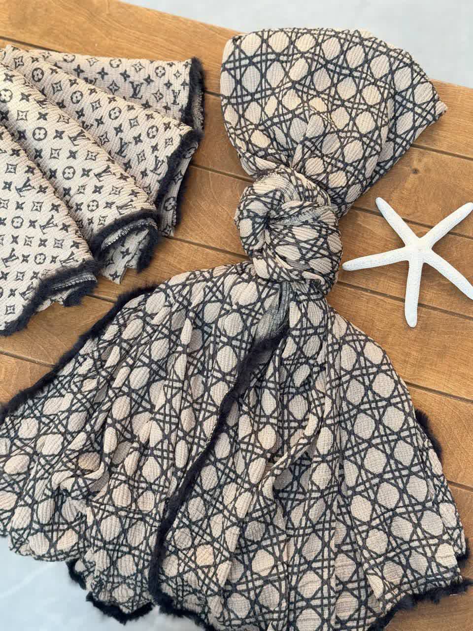 1900 شال کرم خز مشکی