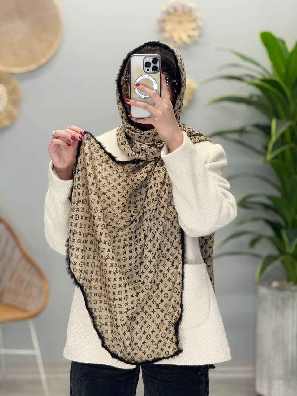 1900 شال کرم خز مشکی