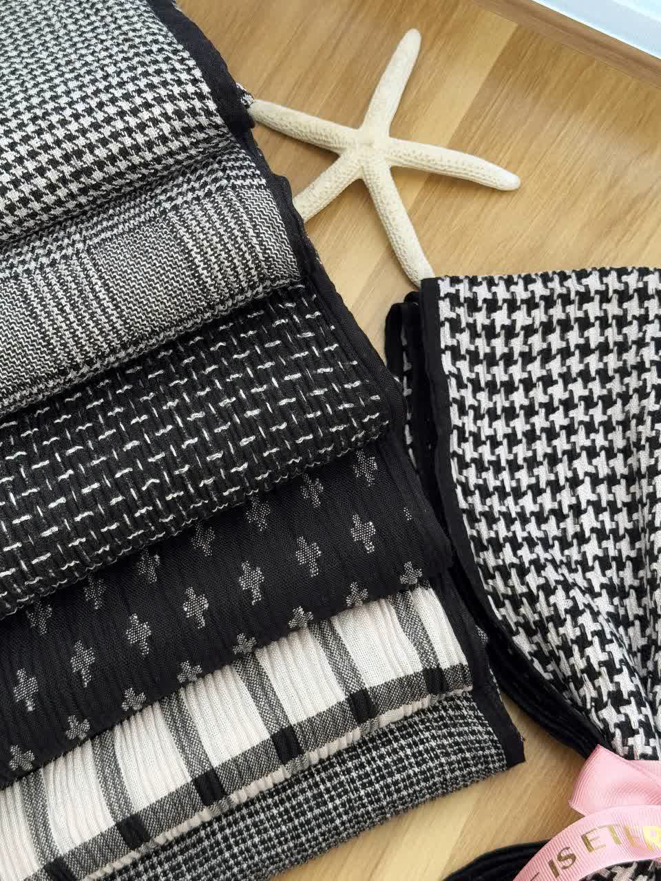 02524- شال طرحدار کلاریس