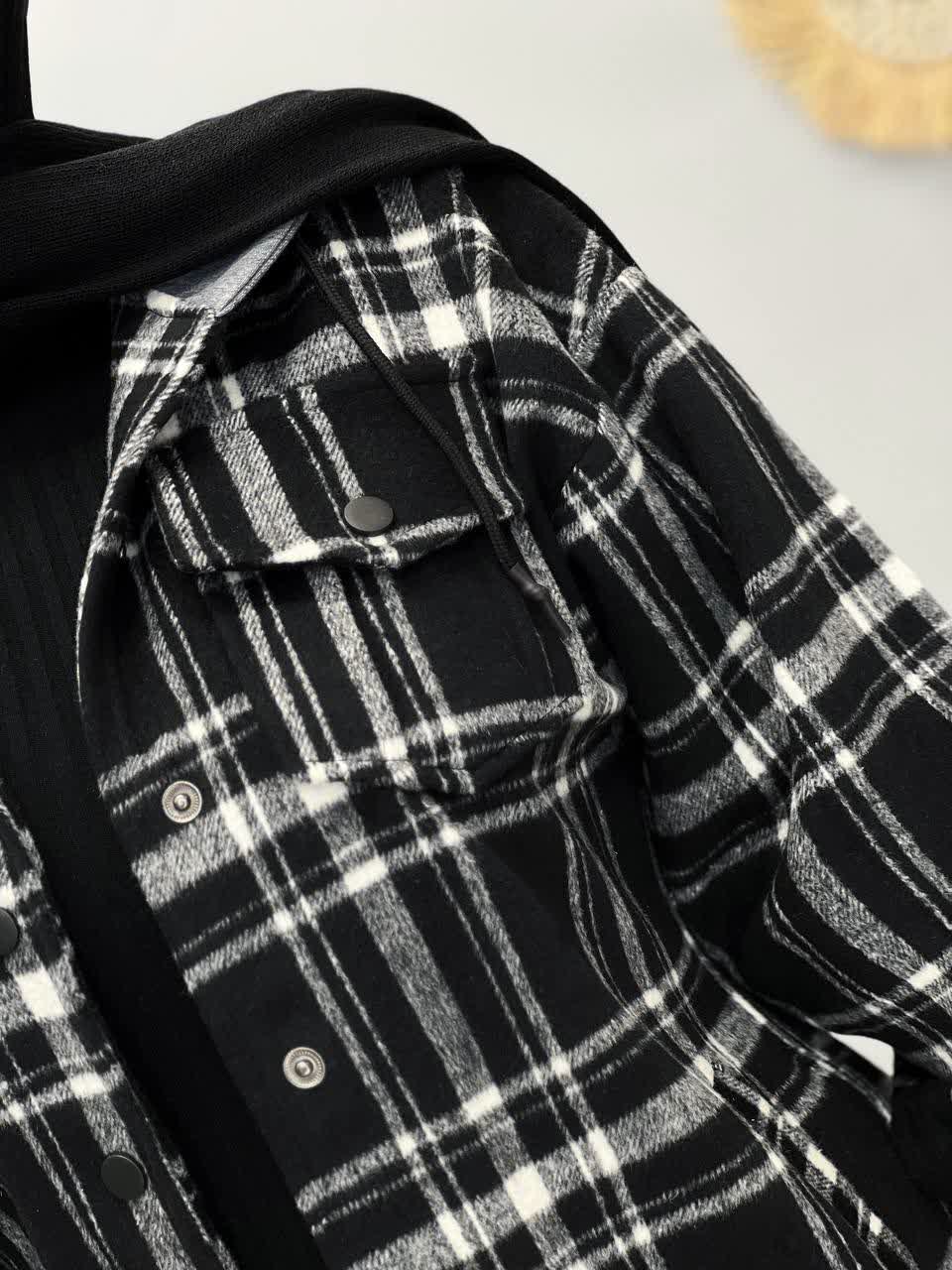 1917- شکت چهارخونه کلاهدار