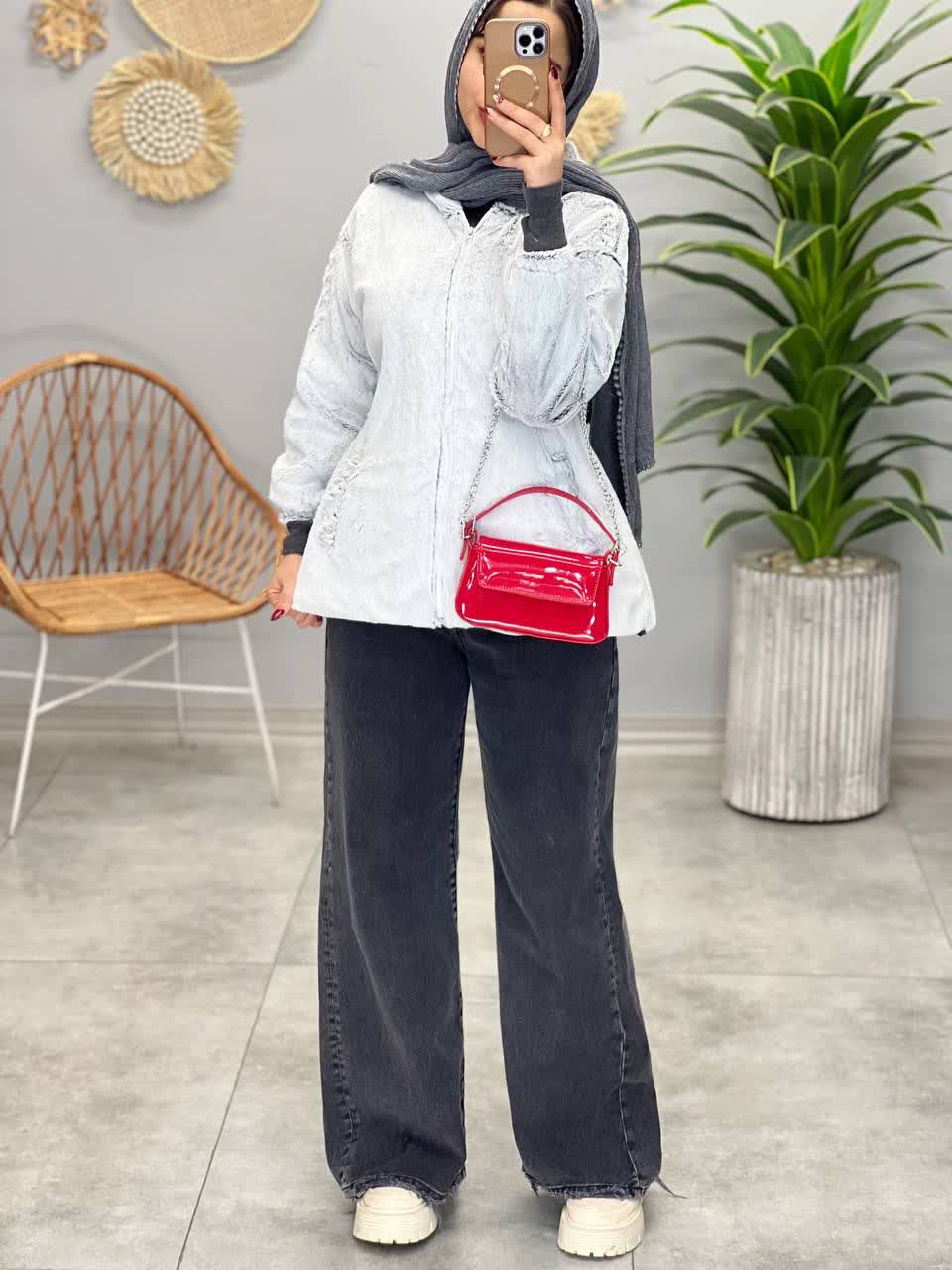 1947- کاپشن تدی نیلا