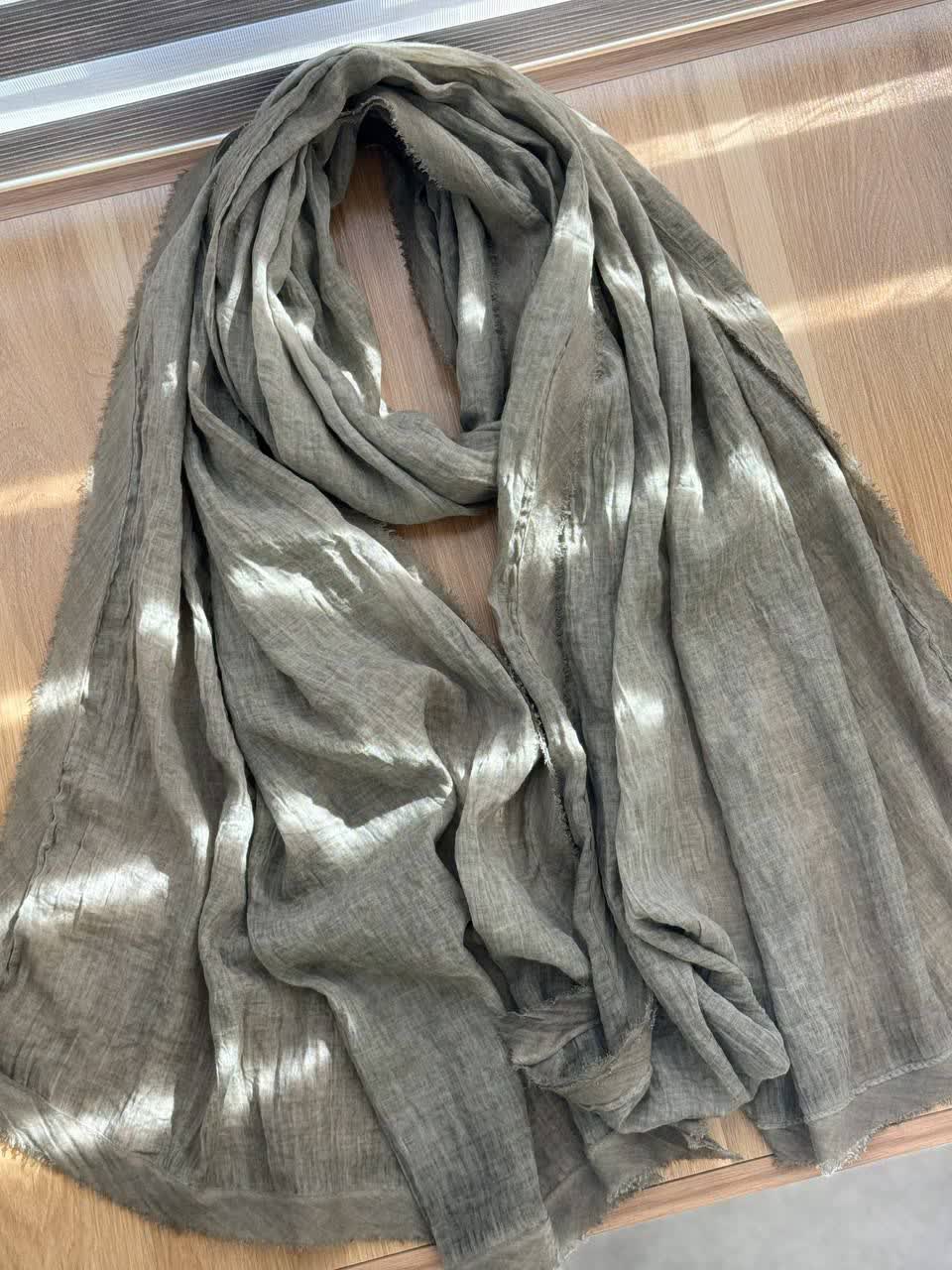 1976- شال میناز