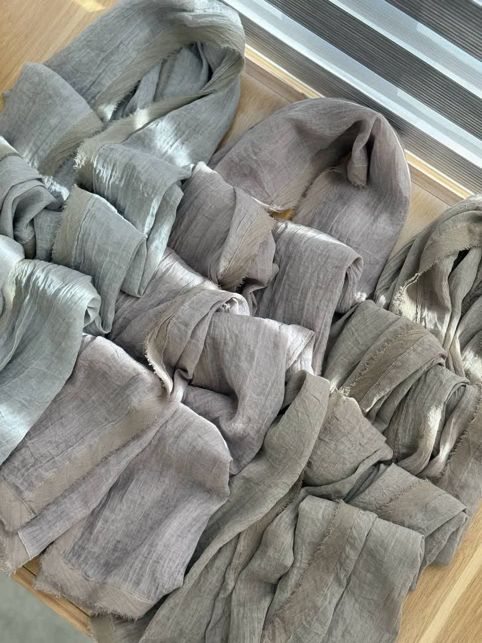 1976- شال میناز