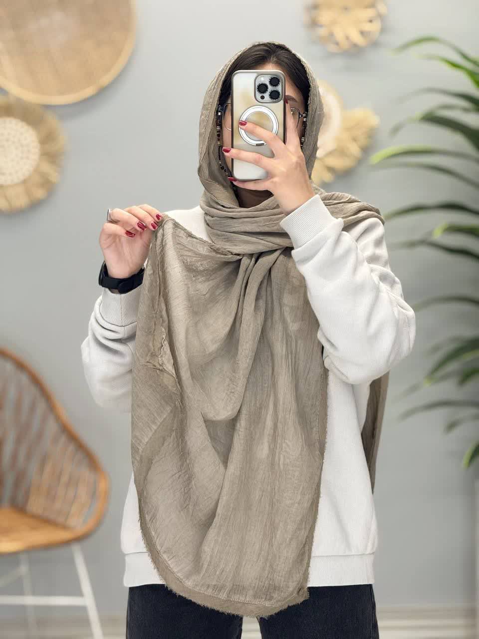 1976- شال میناز