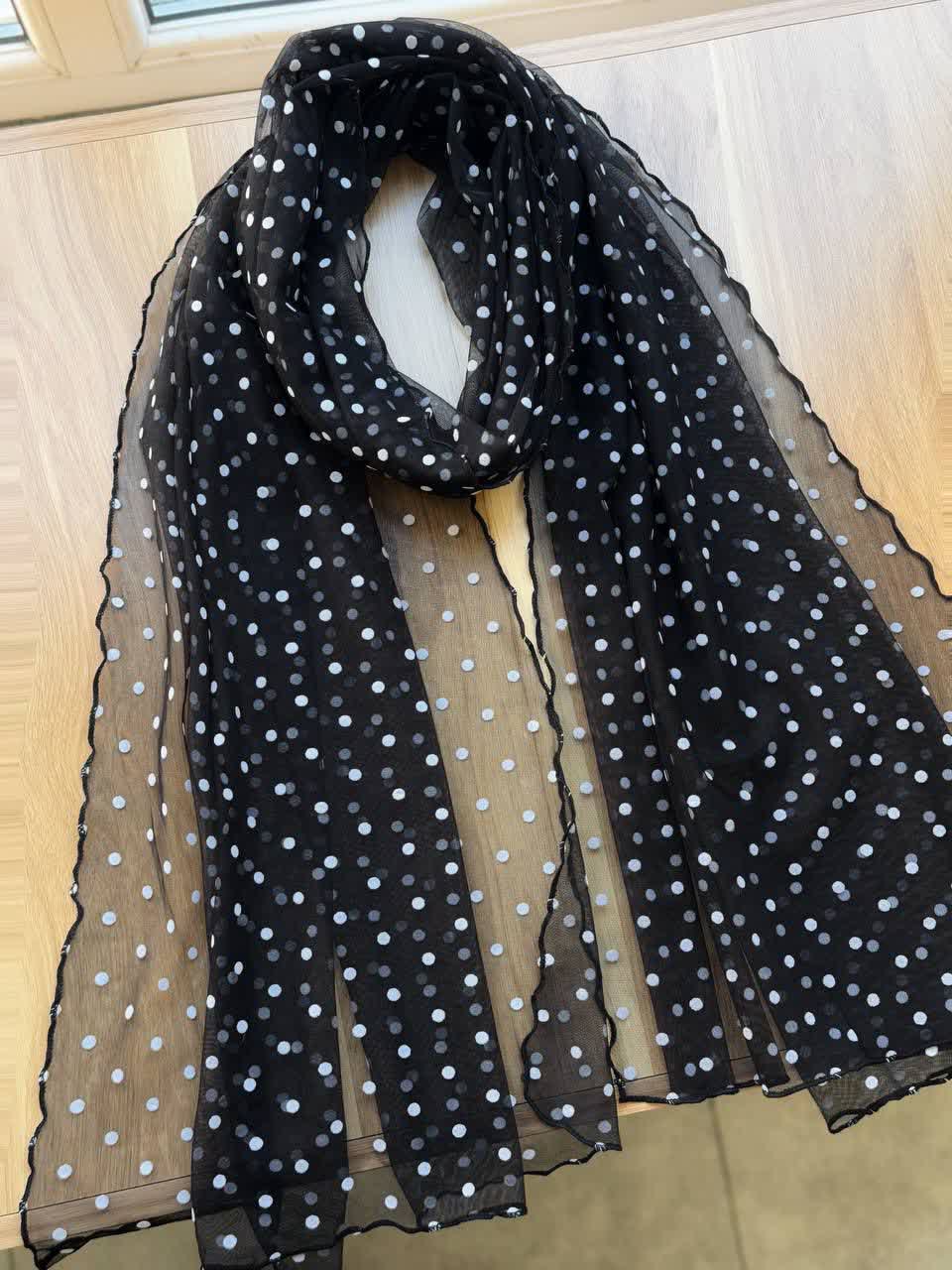 1218- شال توپی سفید مشکی