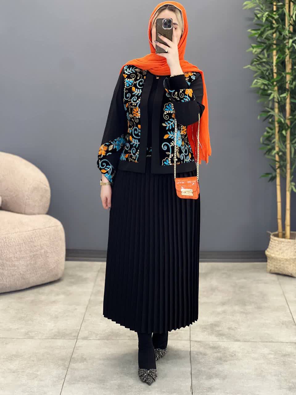 1224- کت و دامن پلیسه مهدخت