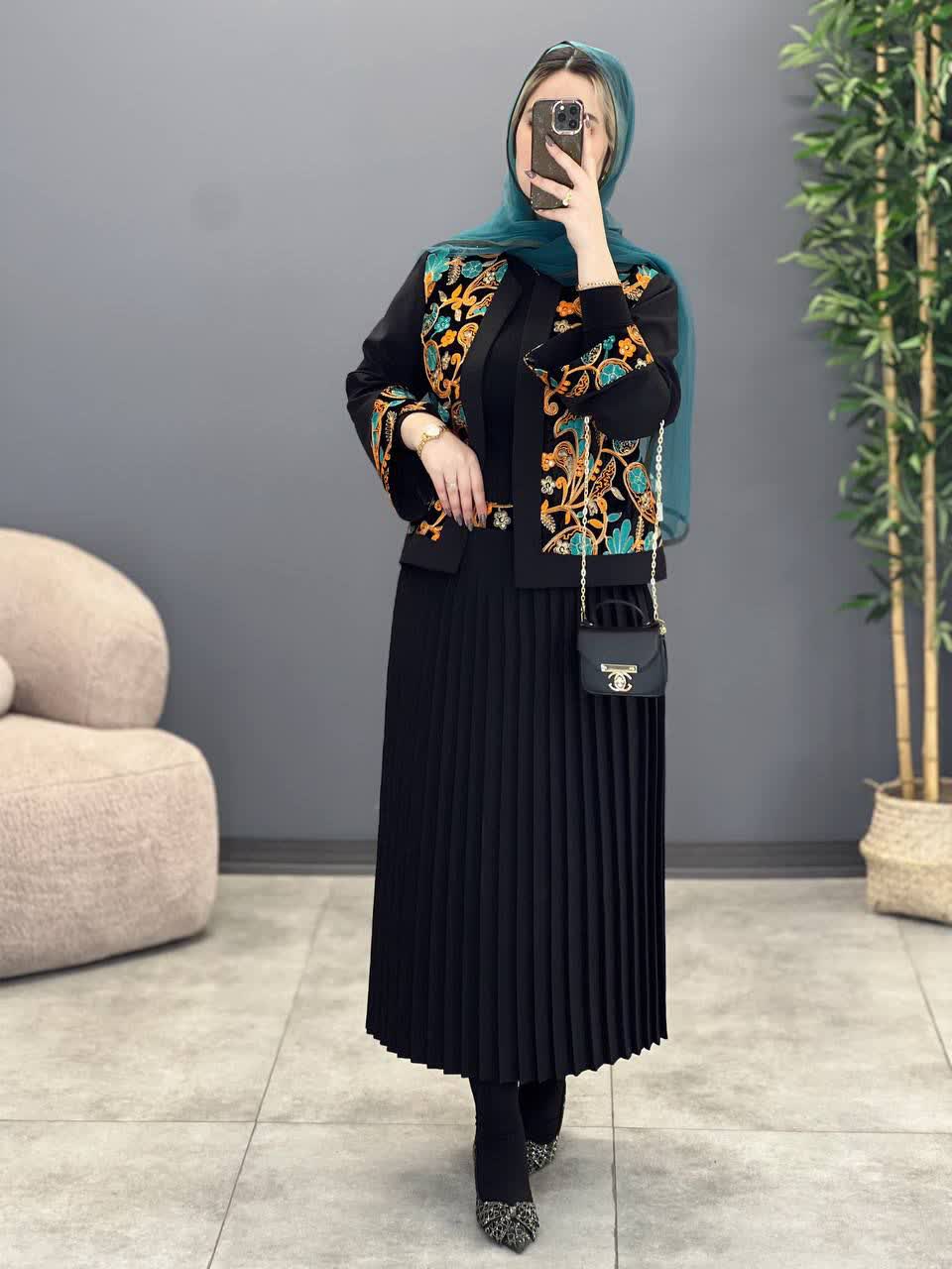 1224- کت و دامن پلیسه مهدخت