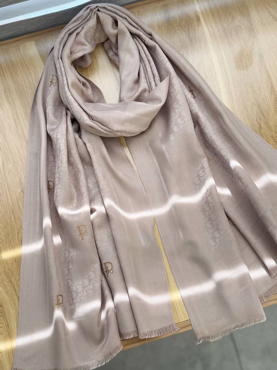 1274- شال مجلسی ژاکارد برجسته