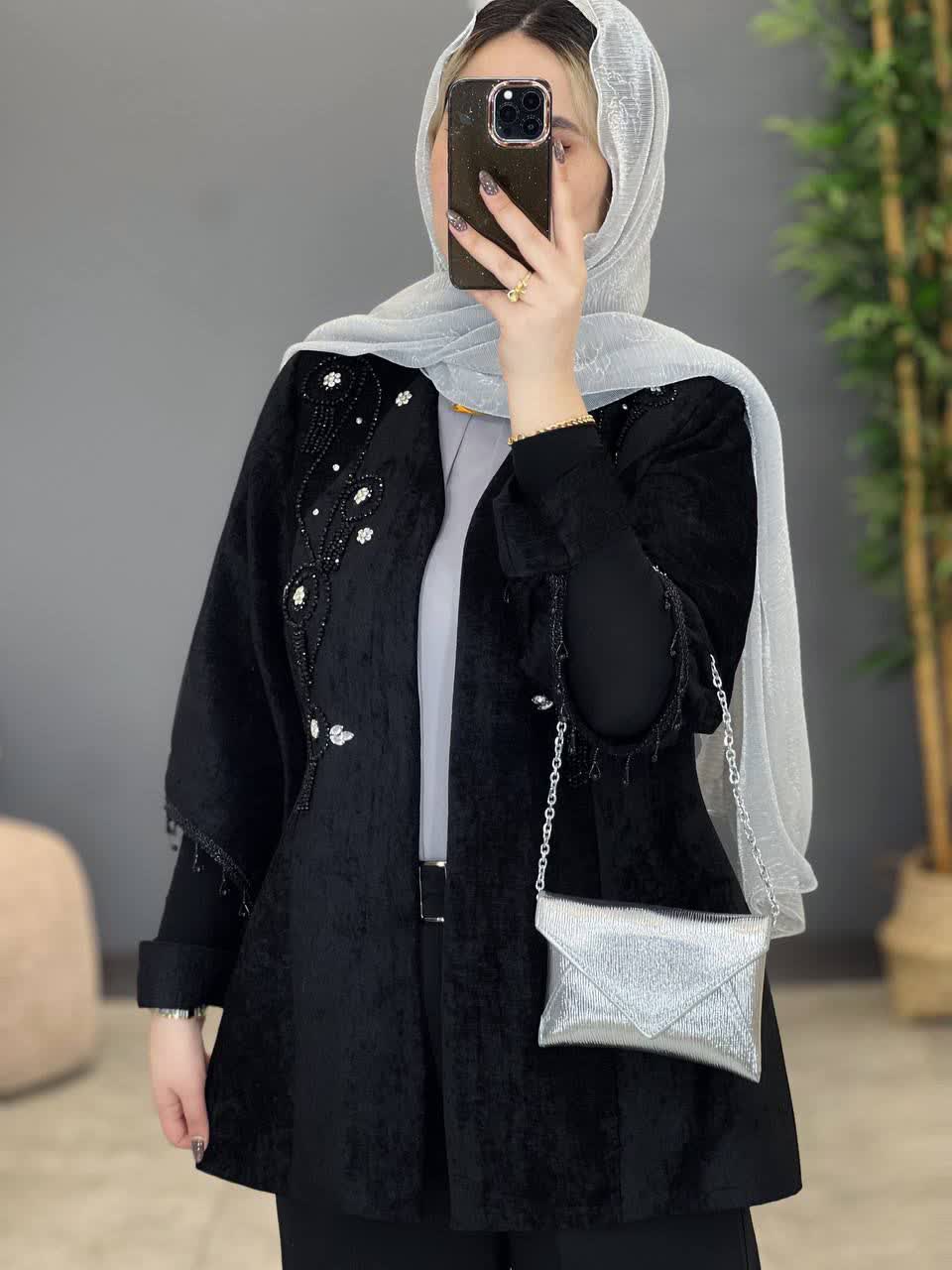 1284- مانتو مزونی سنگدوزی طلا