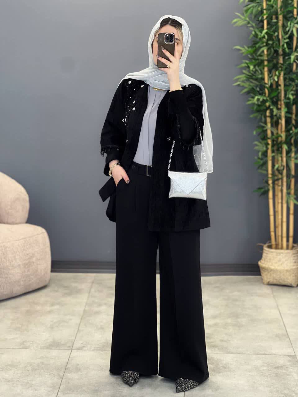 1284- مانتو مزونی سنگدوزی طلا