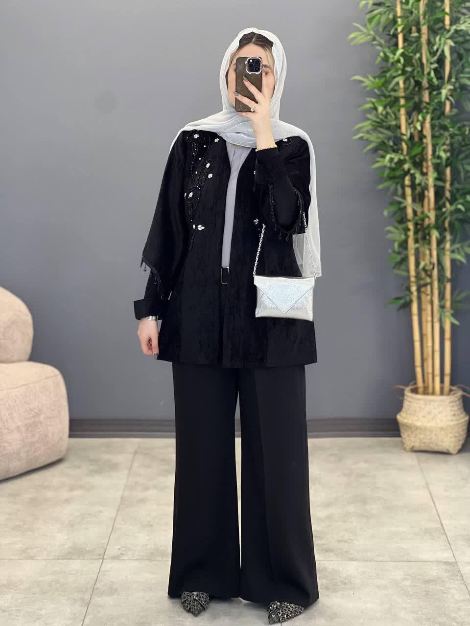 1284- مانتو مزونی سنگدوزی طلا