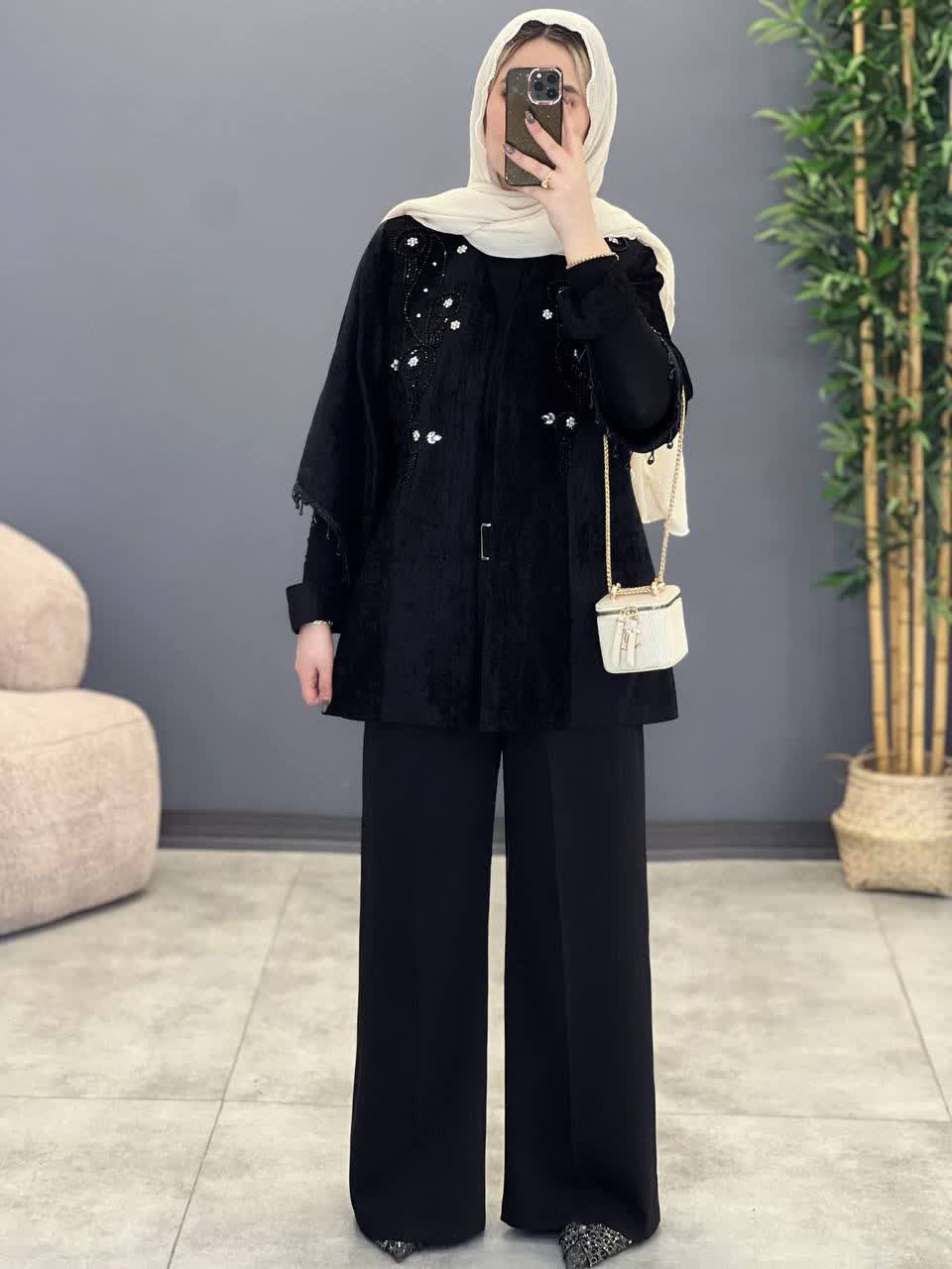 1284- مانتو مزونی سنگدوزی طلا