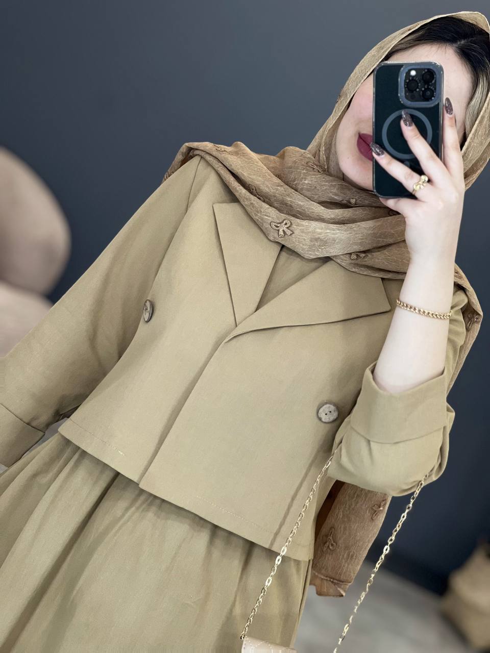 1339- کت و سارافون لینن