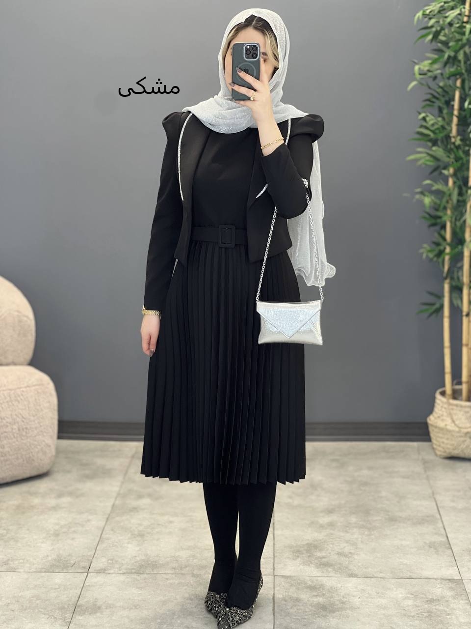 1351-کت و سارافون پلیسه