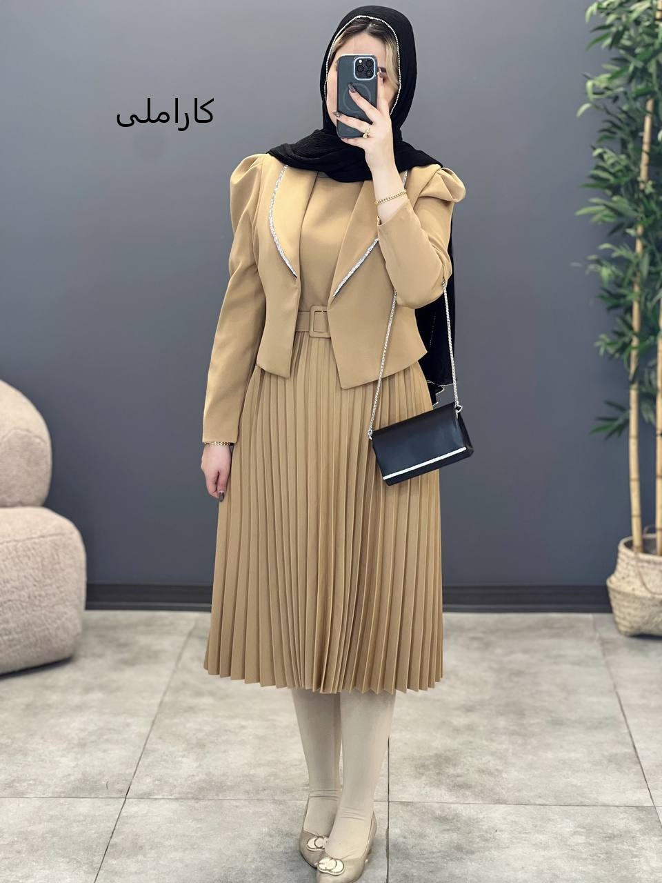 1351-کت و سارافون پلیسه