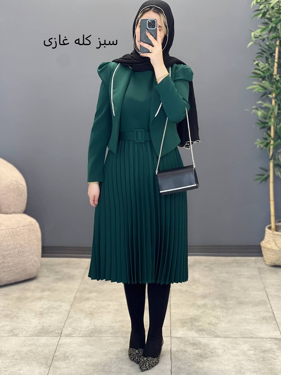 1351-کت و سارافون پلیسه