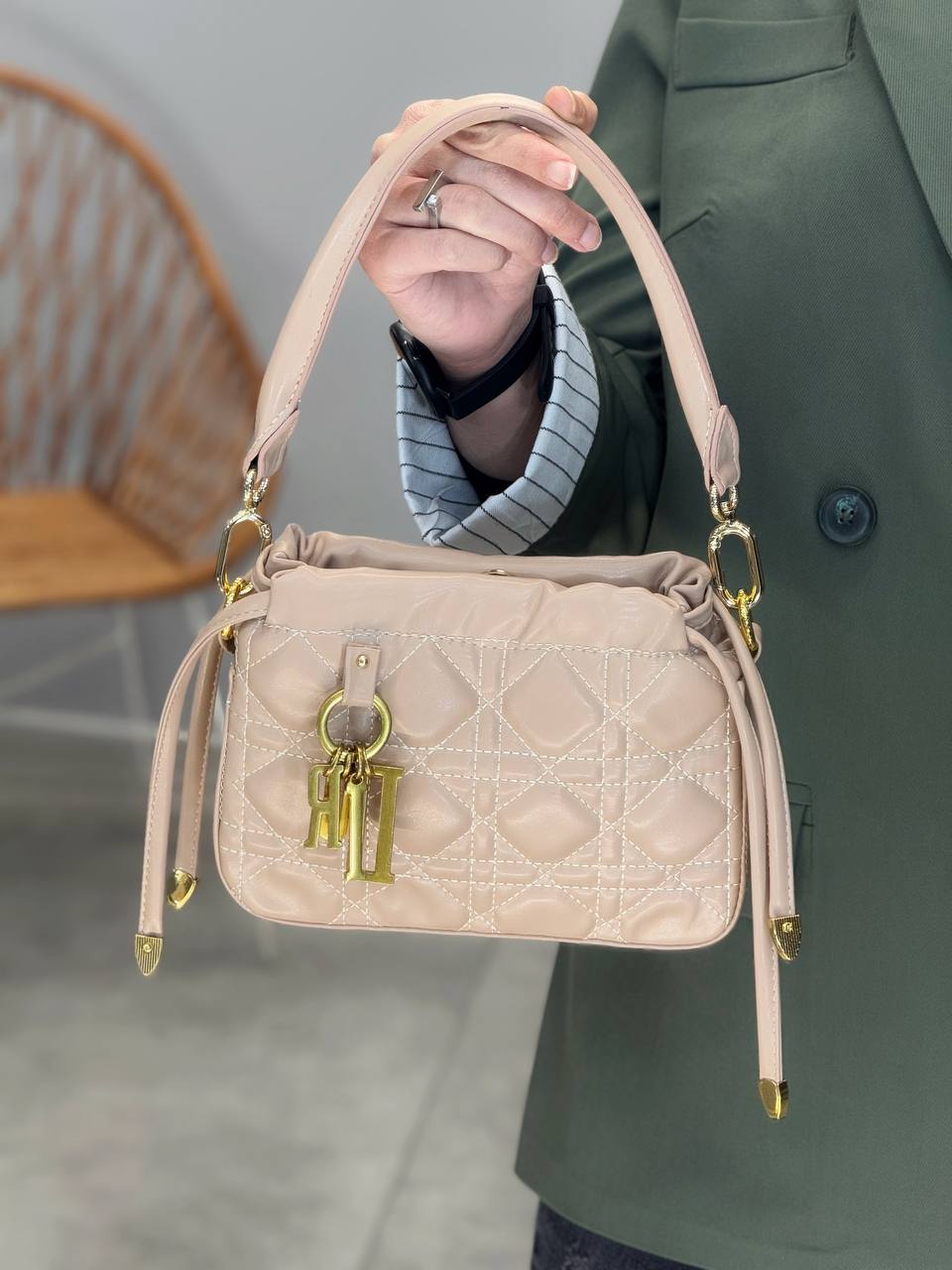 1366- کیف دیور گل