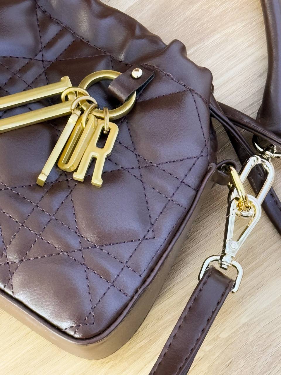 1366- کیف دیور گل