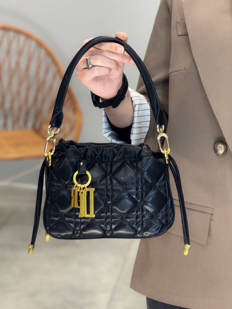 1366- کیف دیور گل