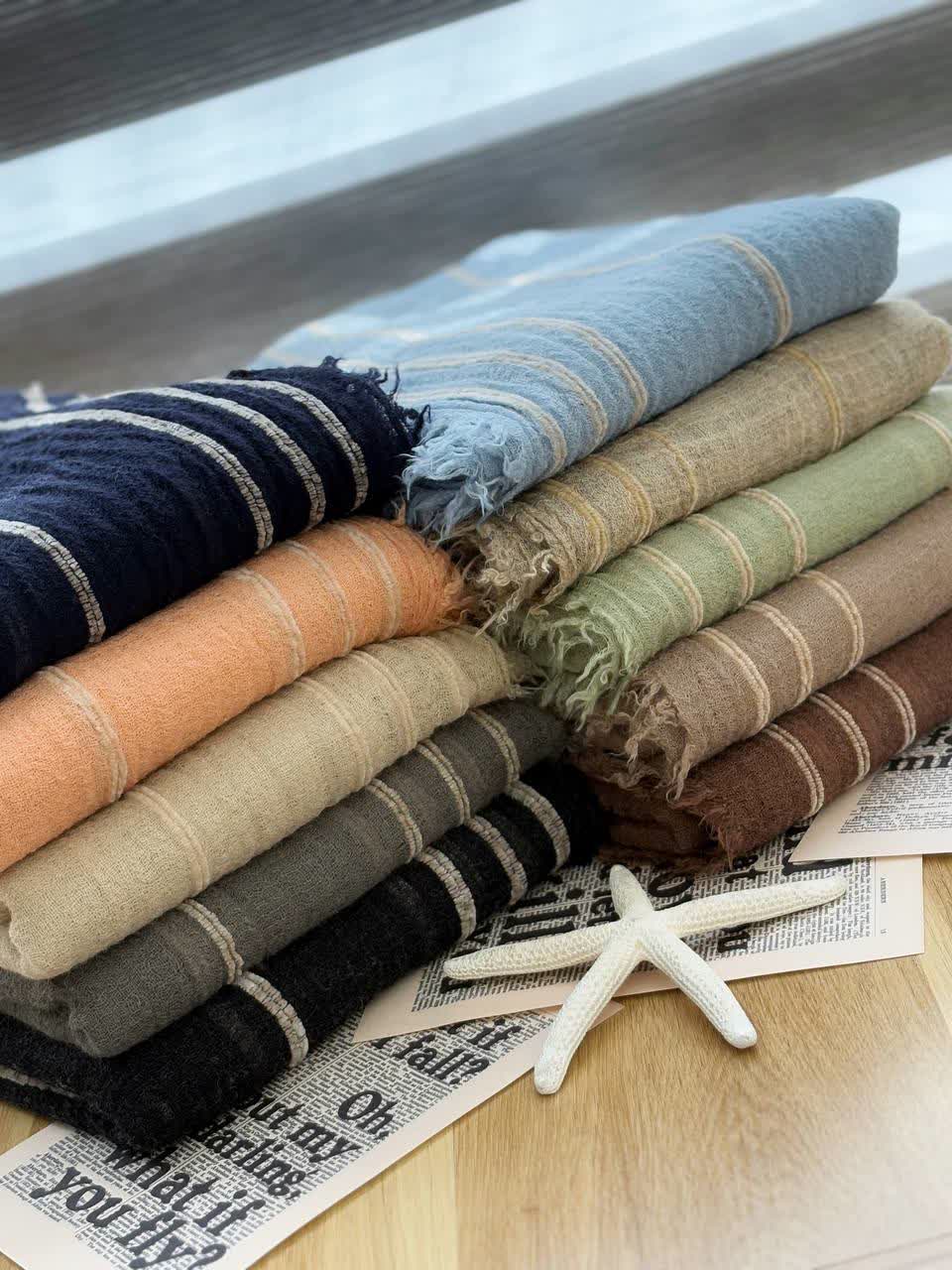 1406-شال خامه دوزی راه راه