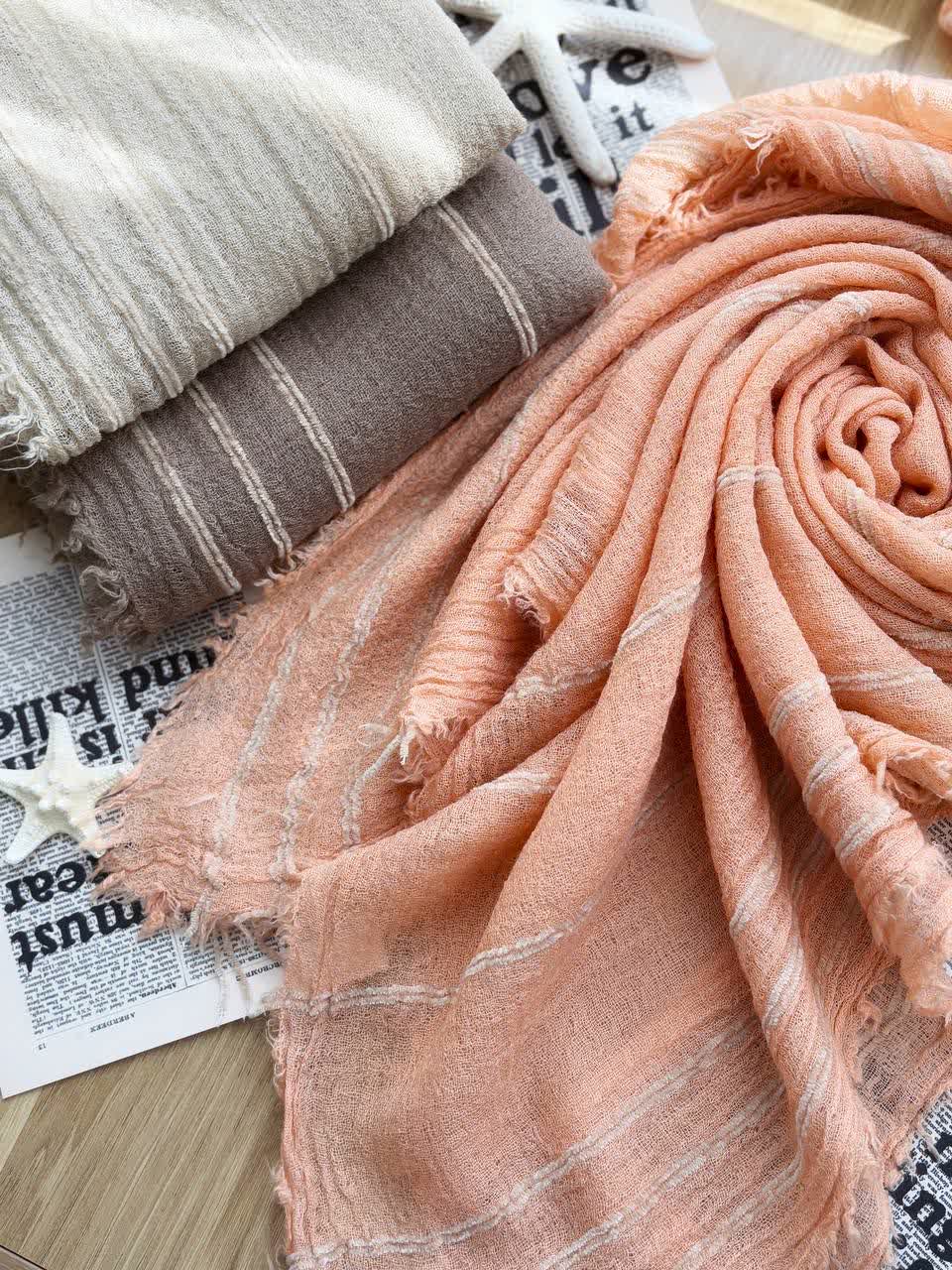 1406-شال خامه دوزی راه راه