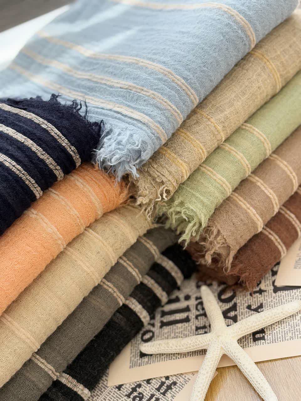 1406-شال خامه دوزی راه راه