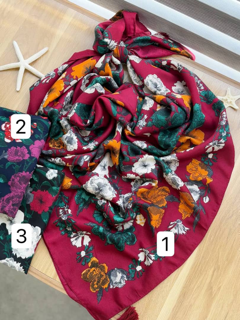 1433- روسری منگوله دار