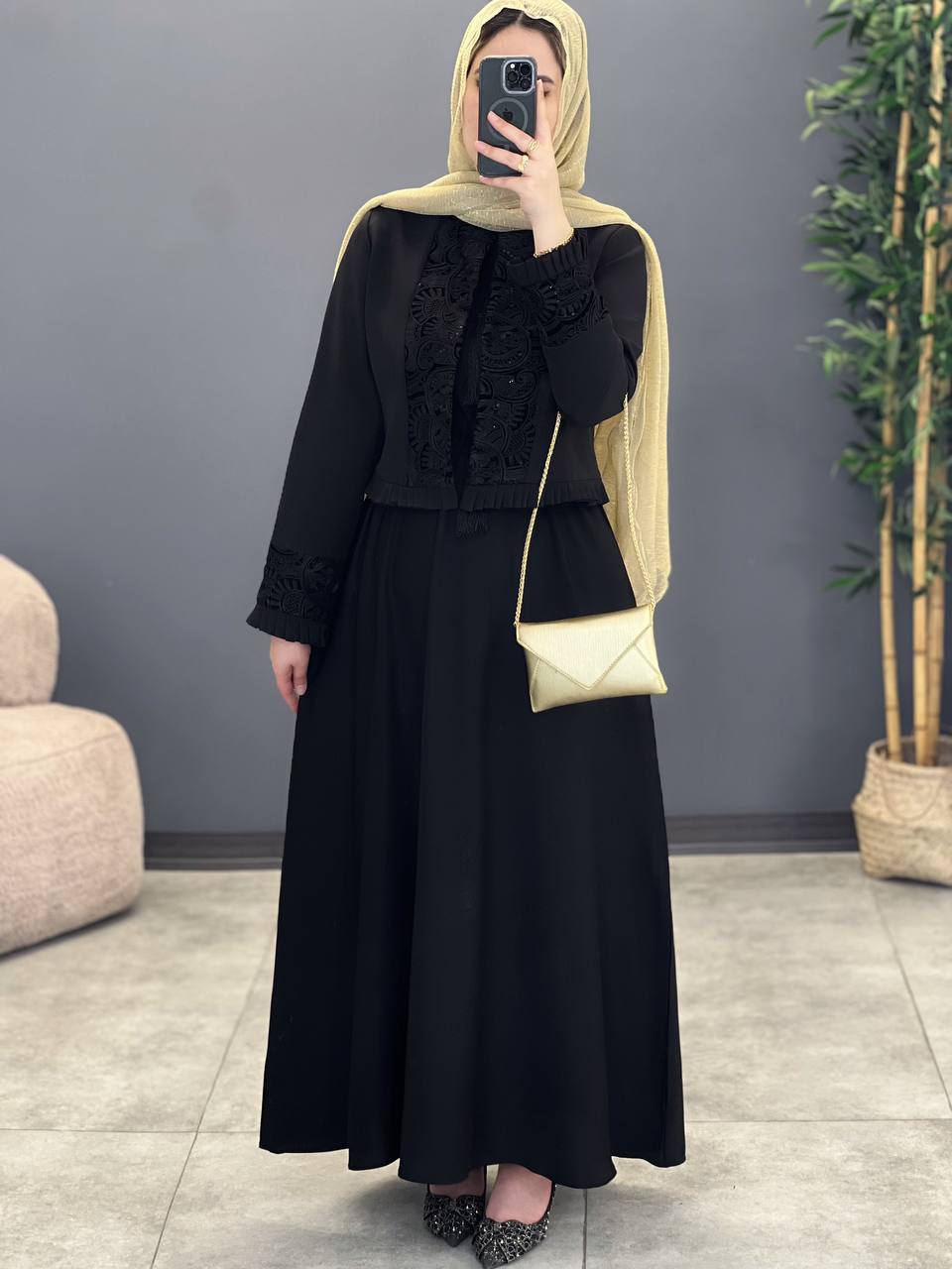 1453- کت و سارافون انوشا