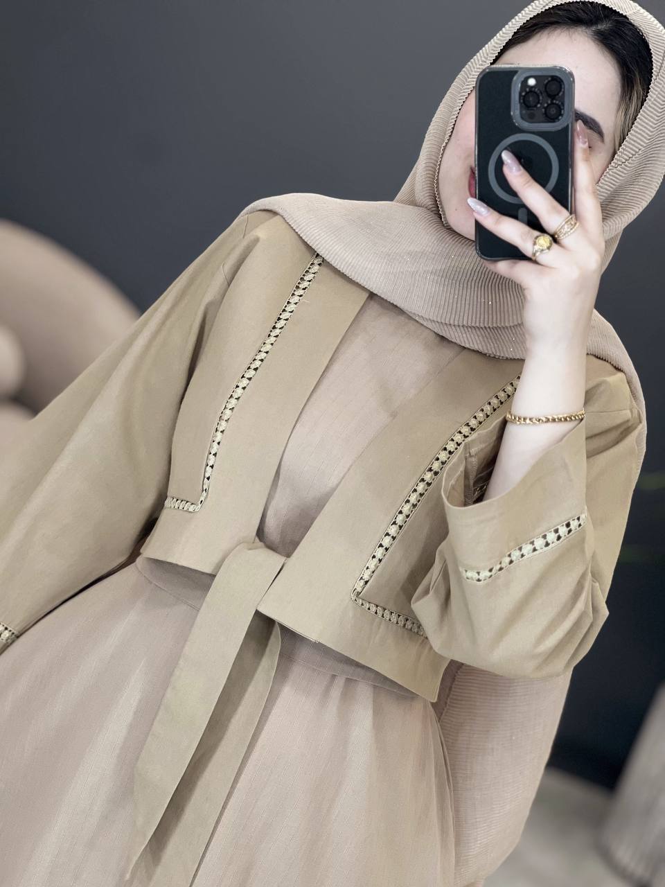 1694- کت و سارافون هور