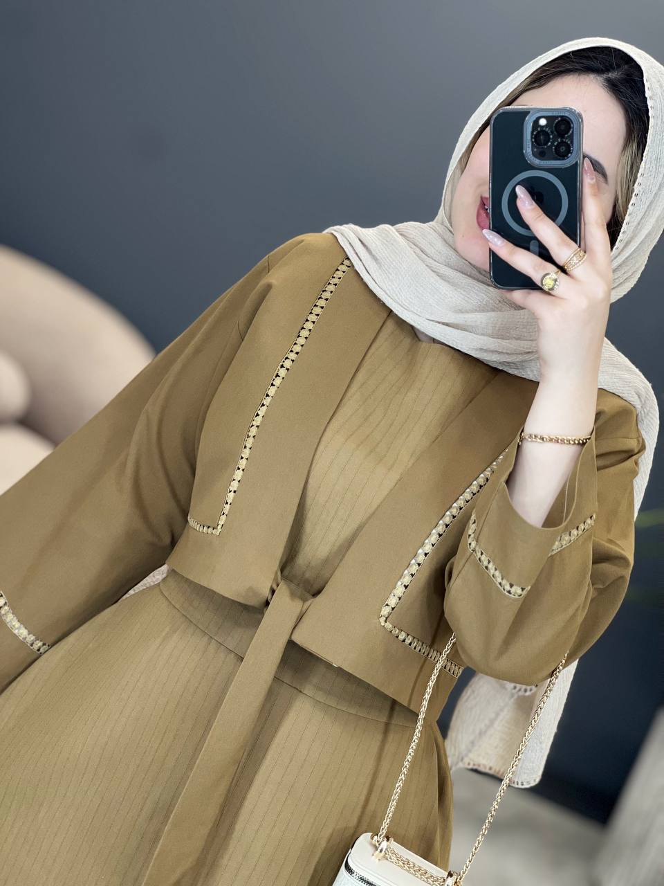 1694- کت و سارافون هور