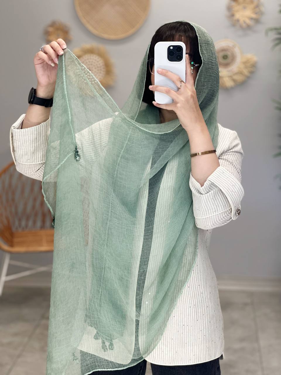 1817- شال منگوله دار