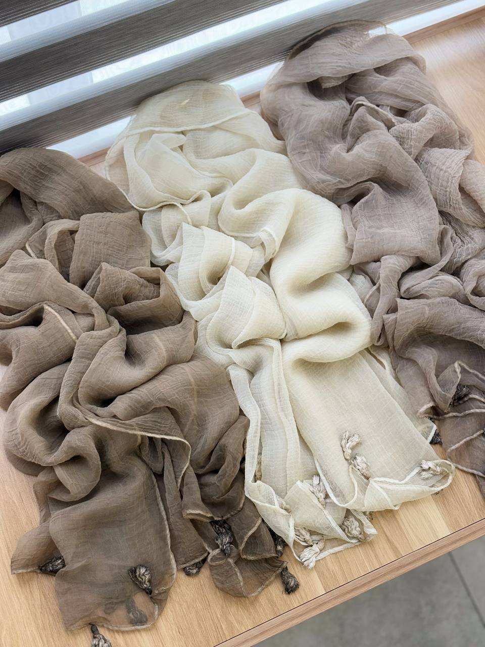 1817- شال منگوله دار