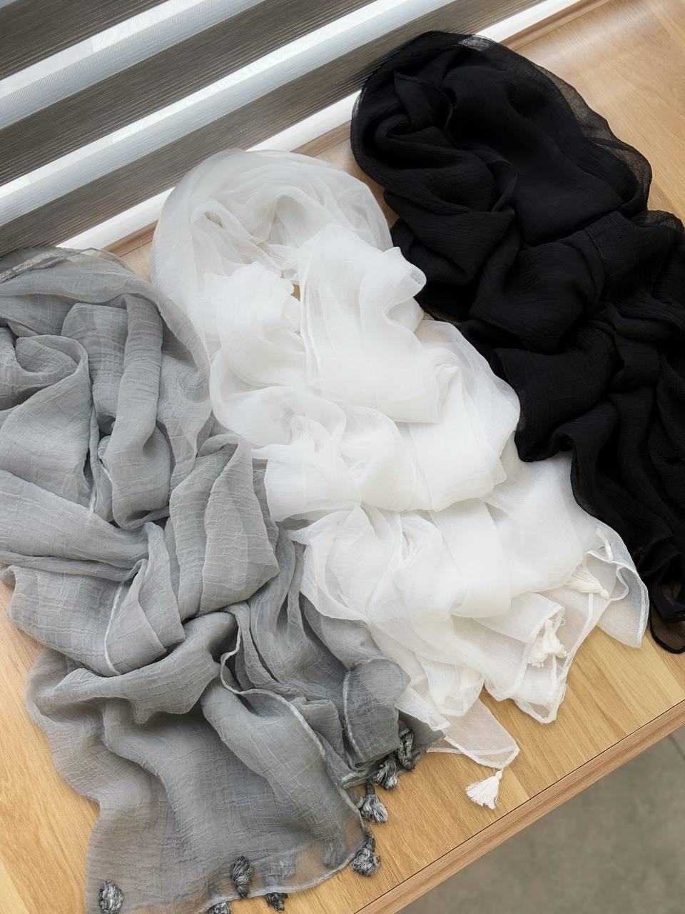 1817- شال منگوله دار