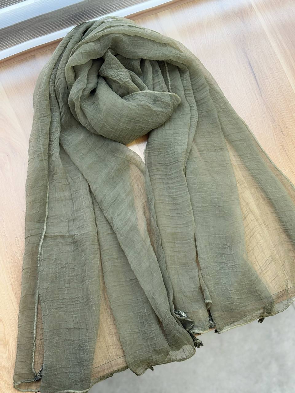 1817- شال منگوله دار