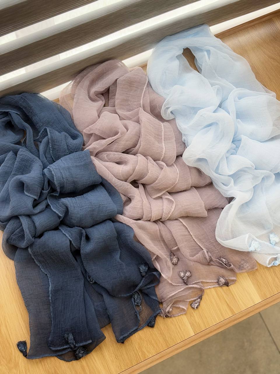 1817- شال منگوله دار