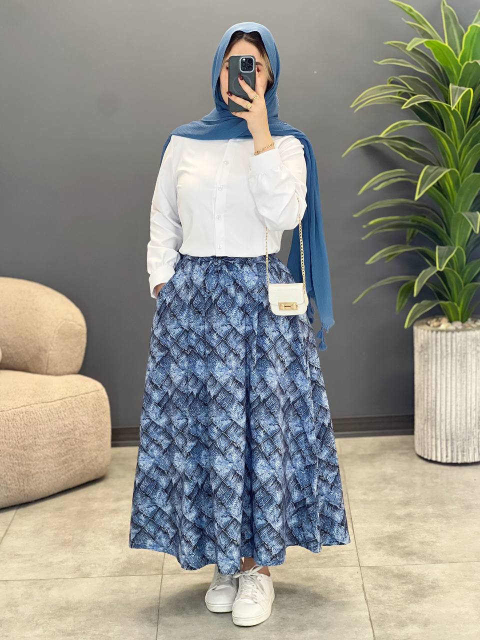 2042-دامن نگار