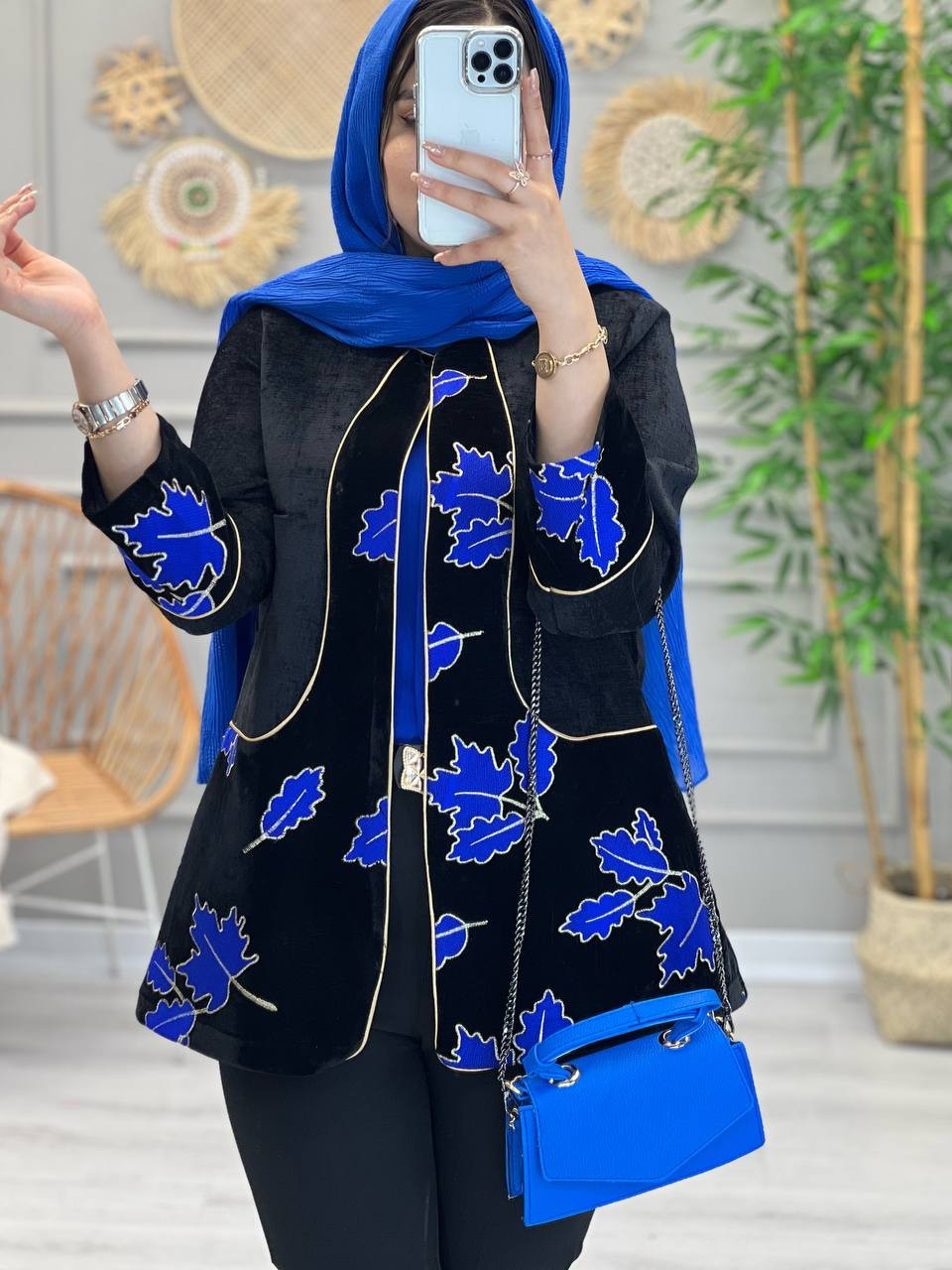 1065-مانتو مزونی مخمل جیران