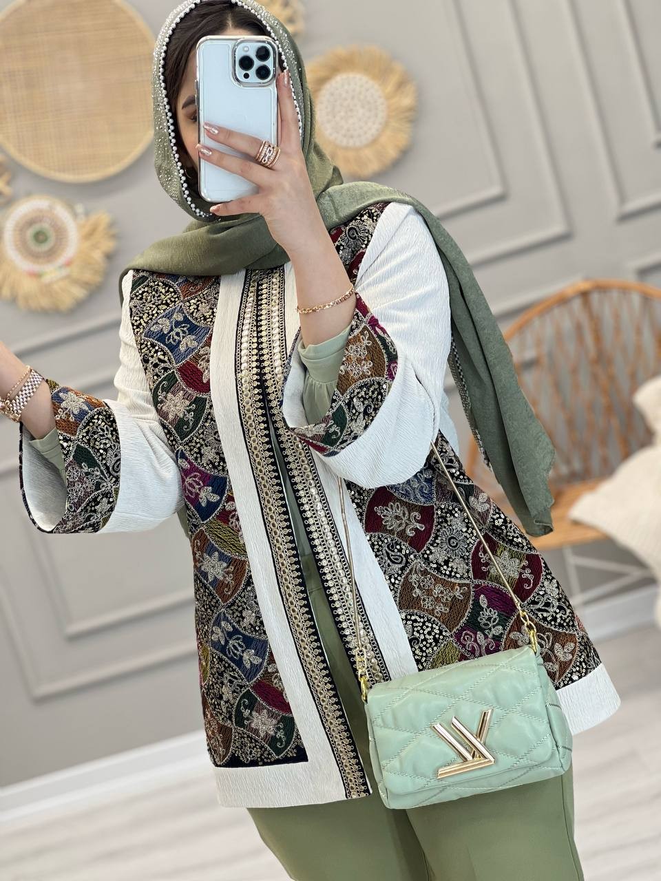 1082-مانتو مزونی سوزن دوزی