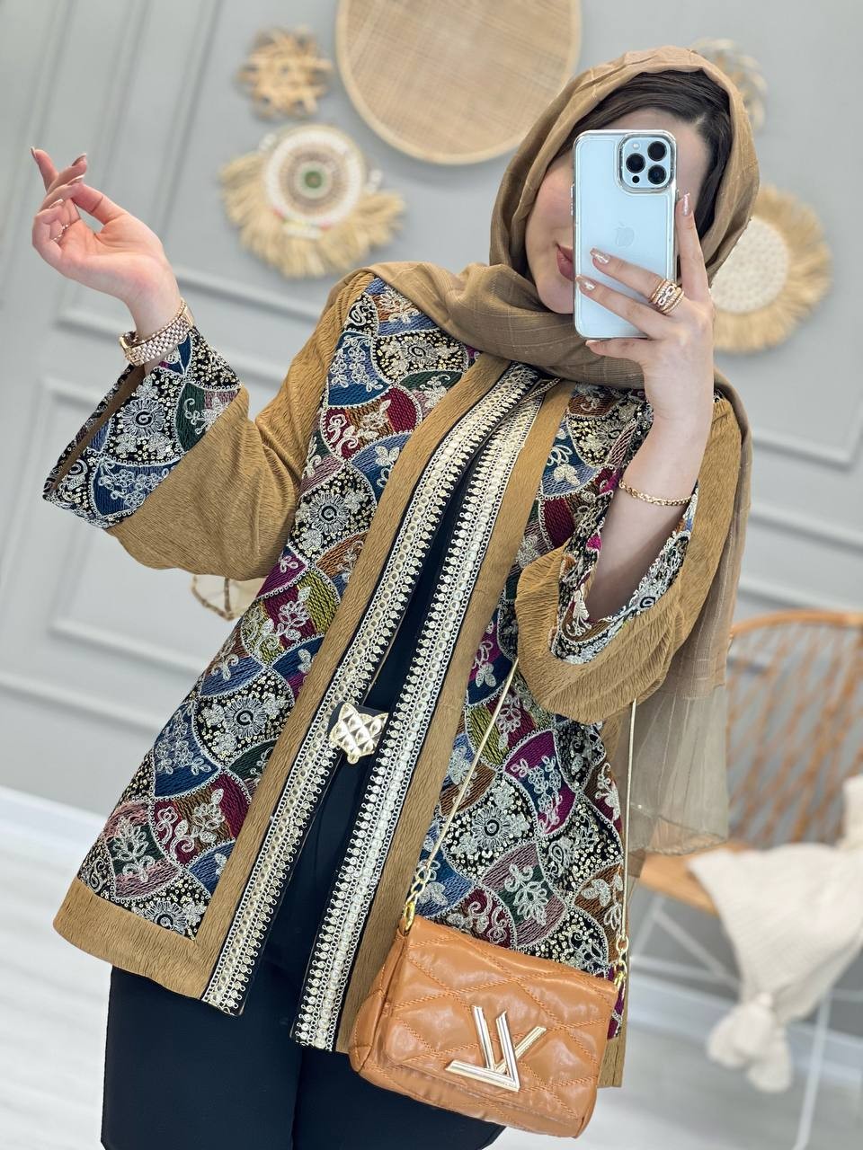 1082-مانتو مزونی سوزن دوزی