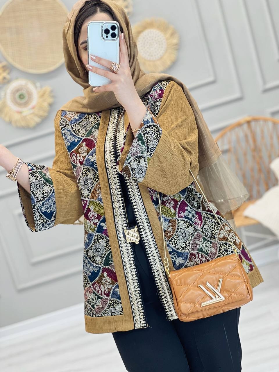 1082-مانتو مزونی سوزن دوزی