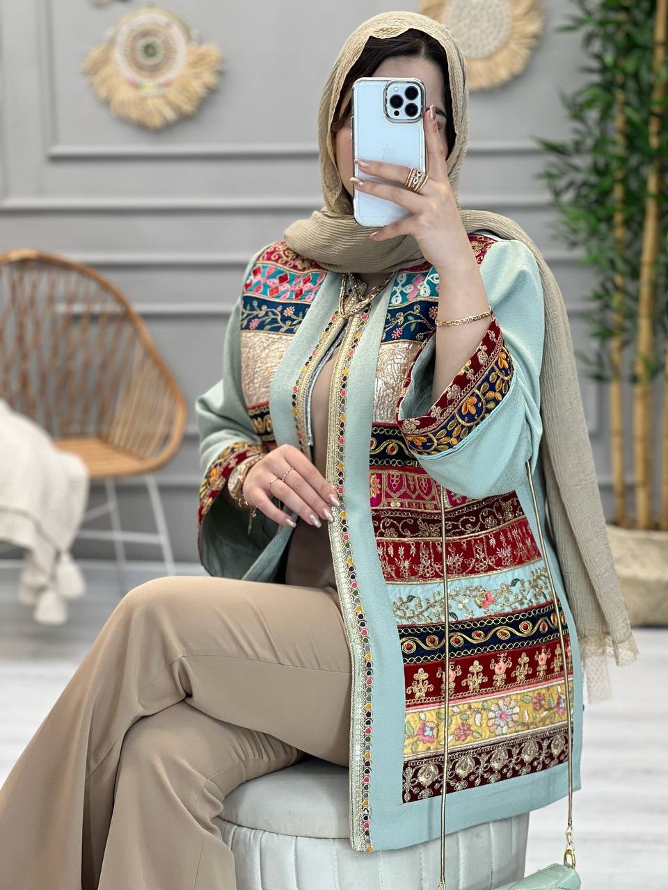 1110- مانتو مزونی سوزن دوزی ارزنده( خرجکار رندوم ارسال میشود)