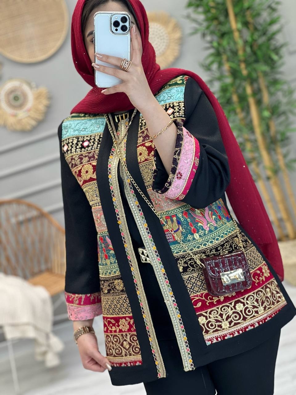 1110- مانتو مزونی سوزن دوزی ارزنده( خرجکار رندوم ارسال میشود)