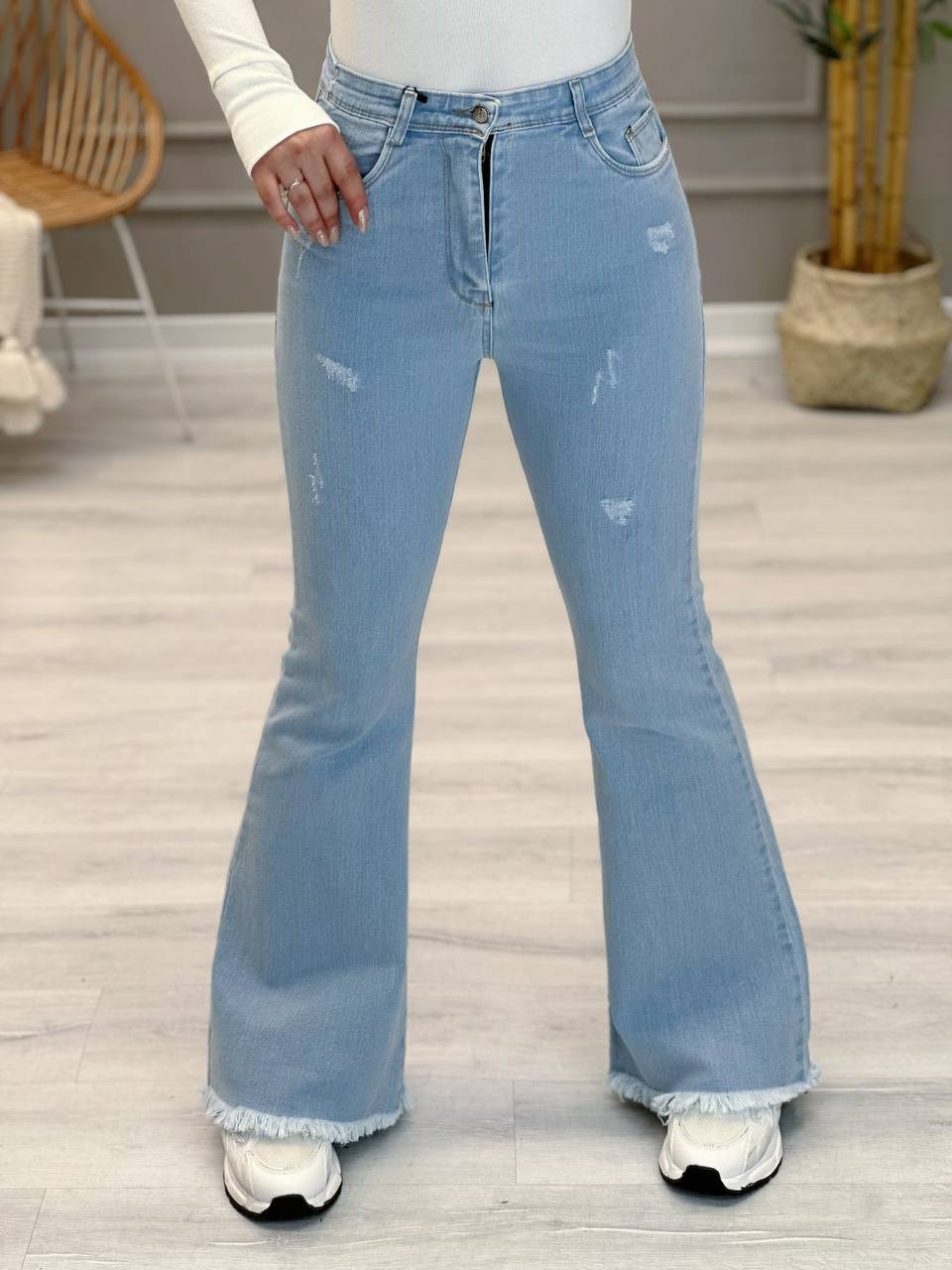 8384- شلوار بوت کات پایین ریش آبی