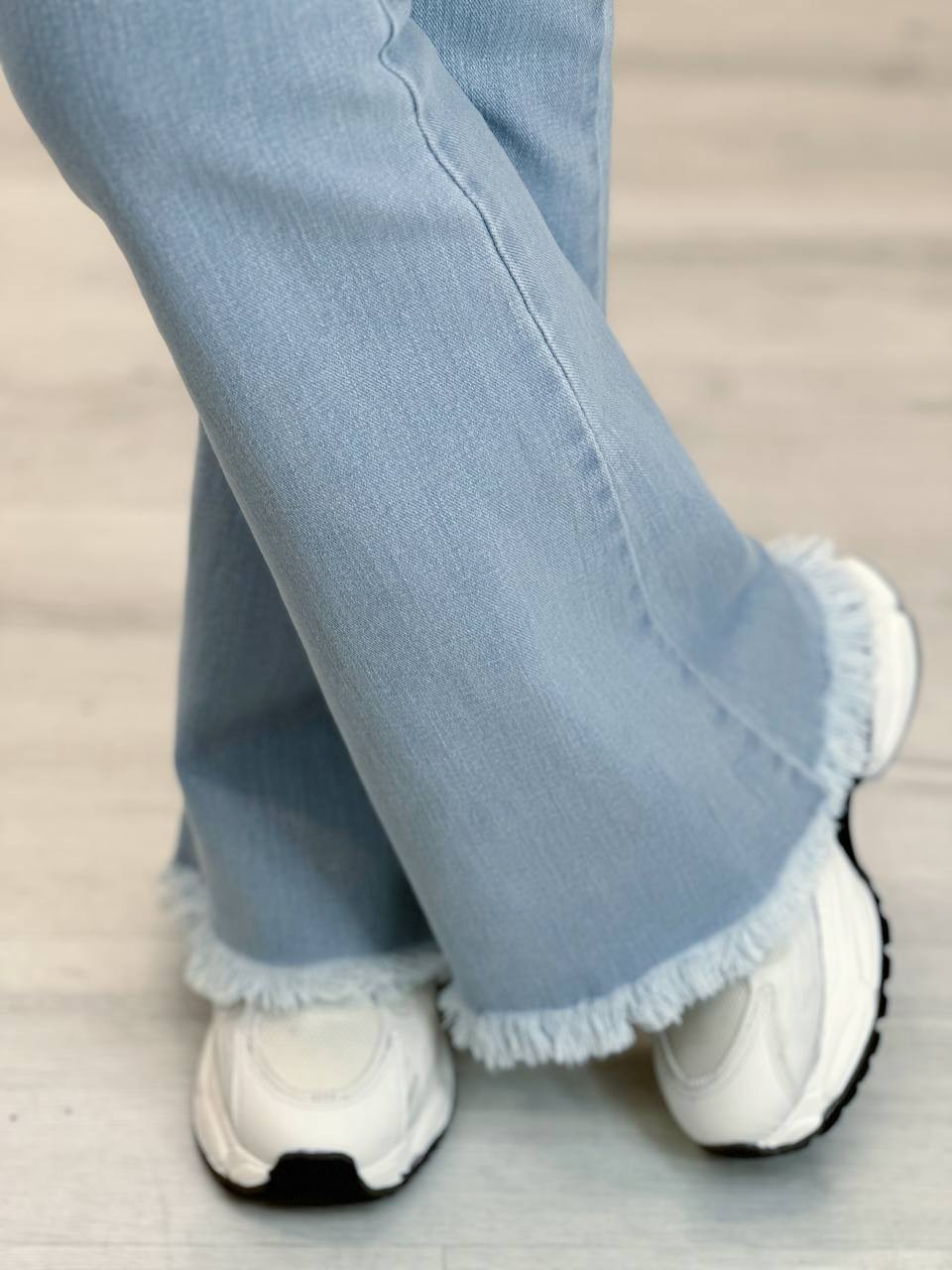 8384- شلوار بوت کات پایین ریش آبی