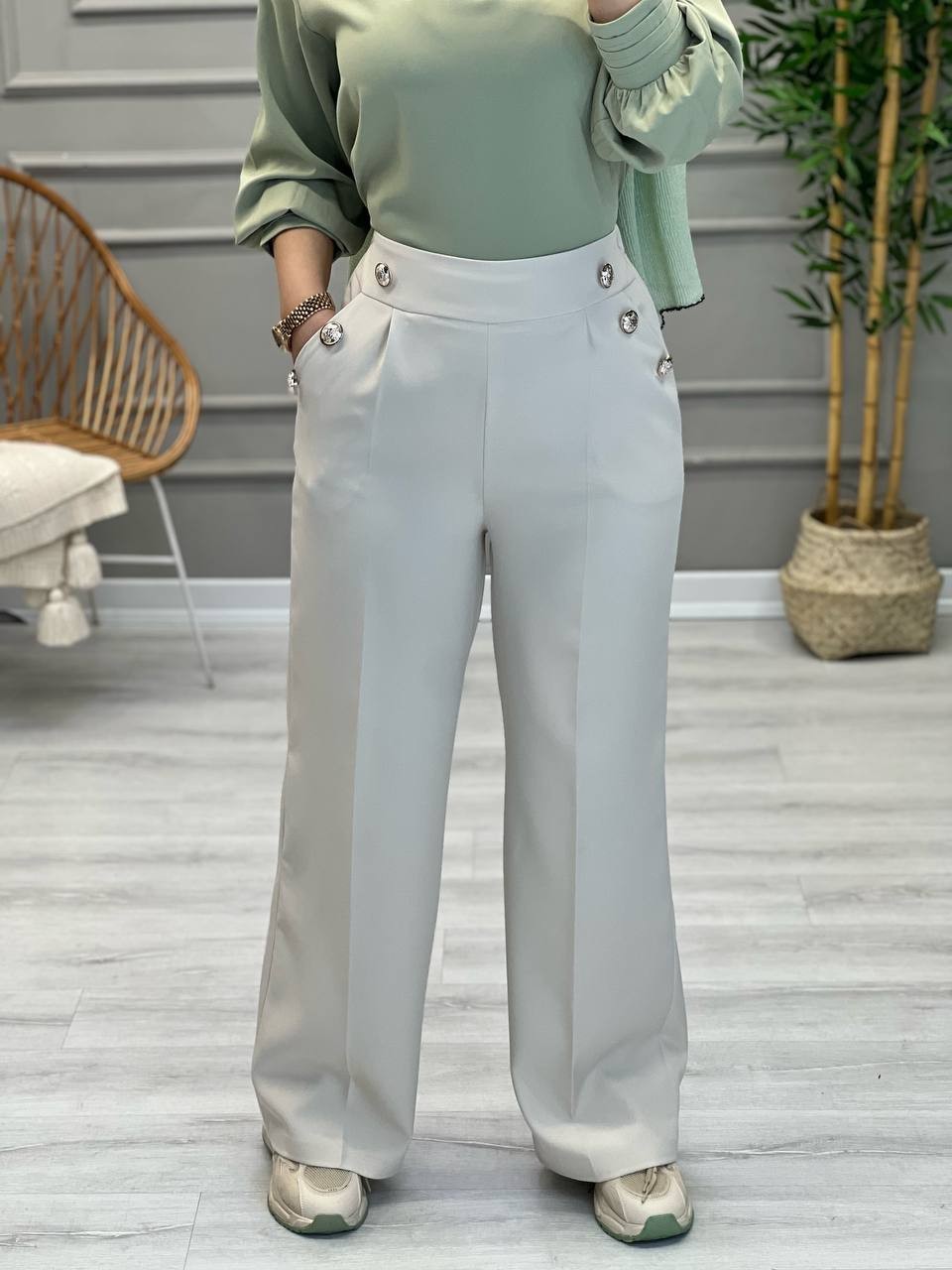 1124- کت و شلوار دکمه طلایی