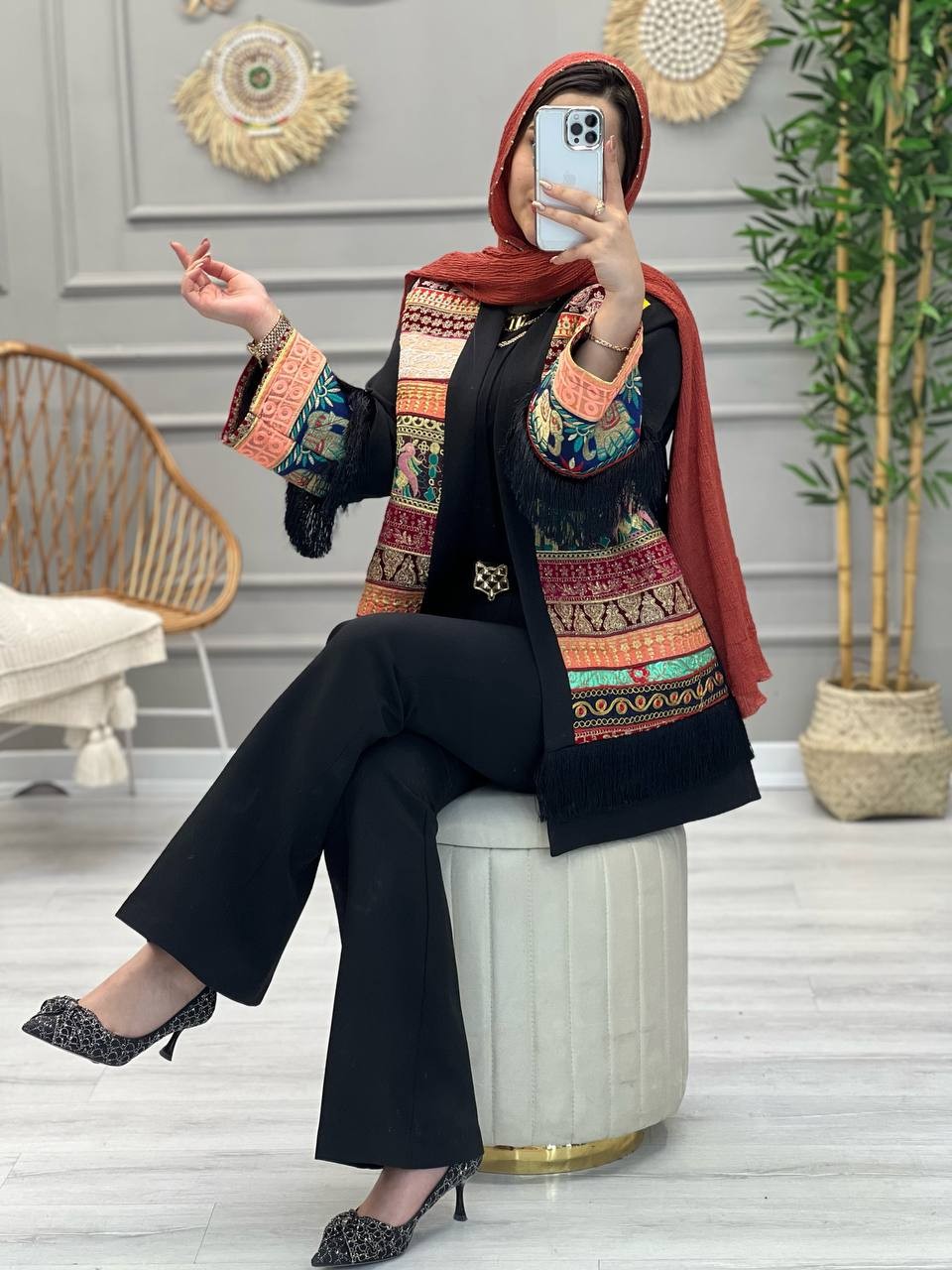 1128- مانتو سوزن دوزی حنانه(خرجکار رندوم ارسال میشود)