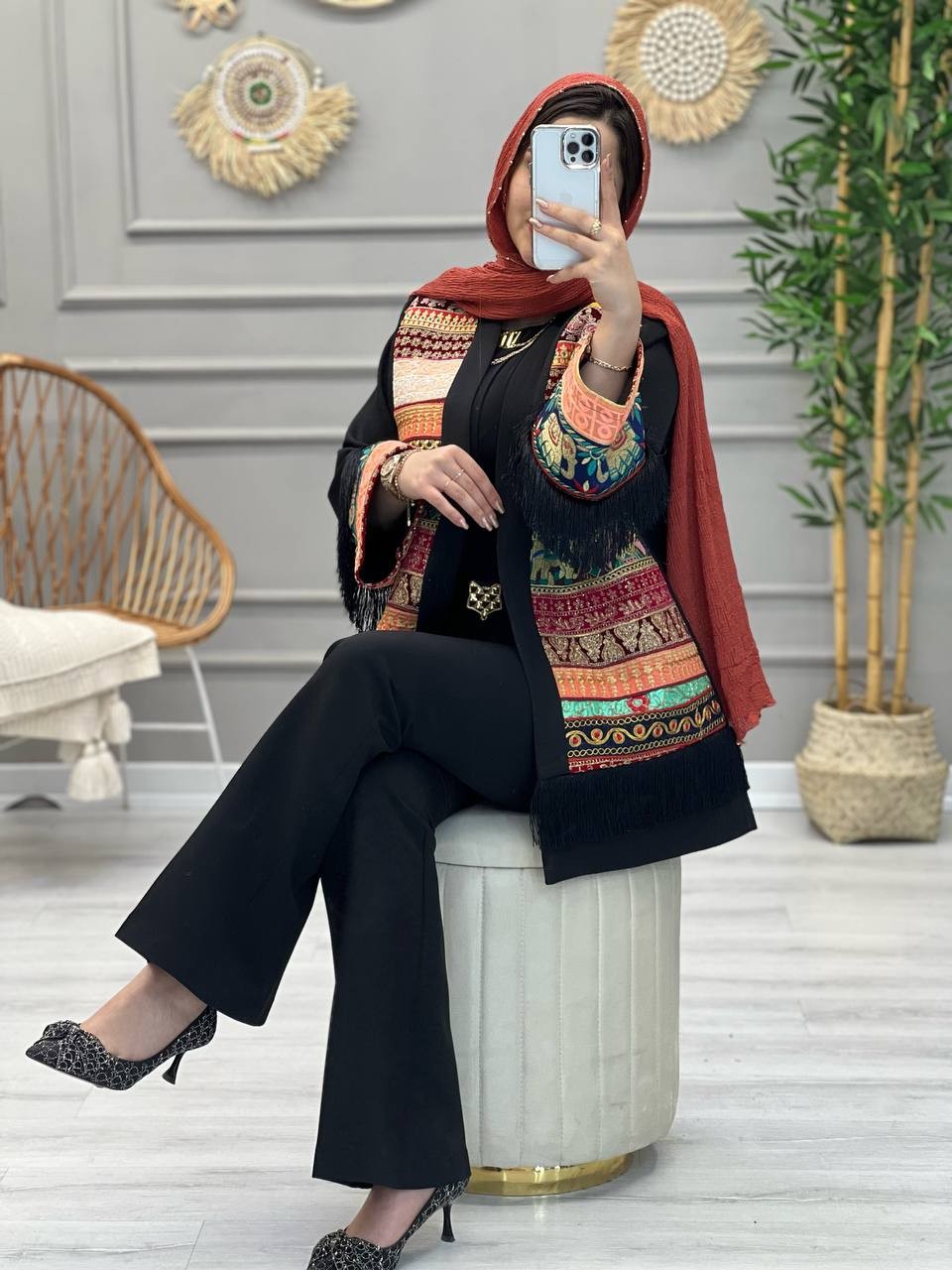 1128- مانتو سوزن دوزی حنانه(خرجکار رندوم ارسال میشود)