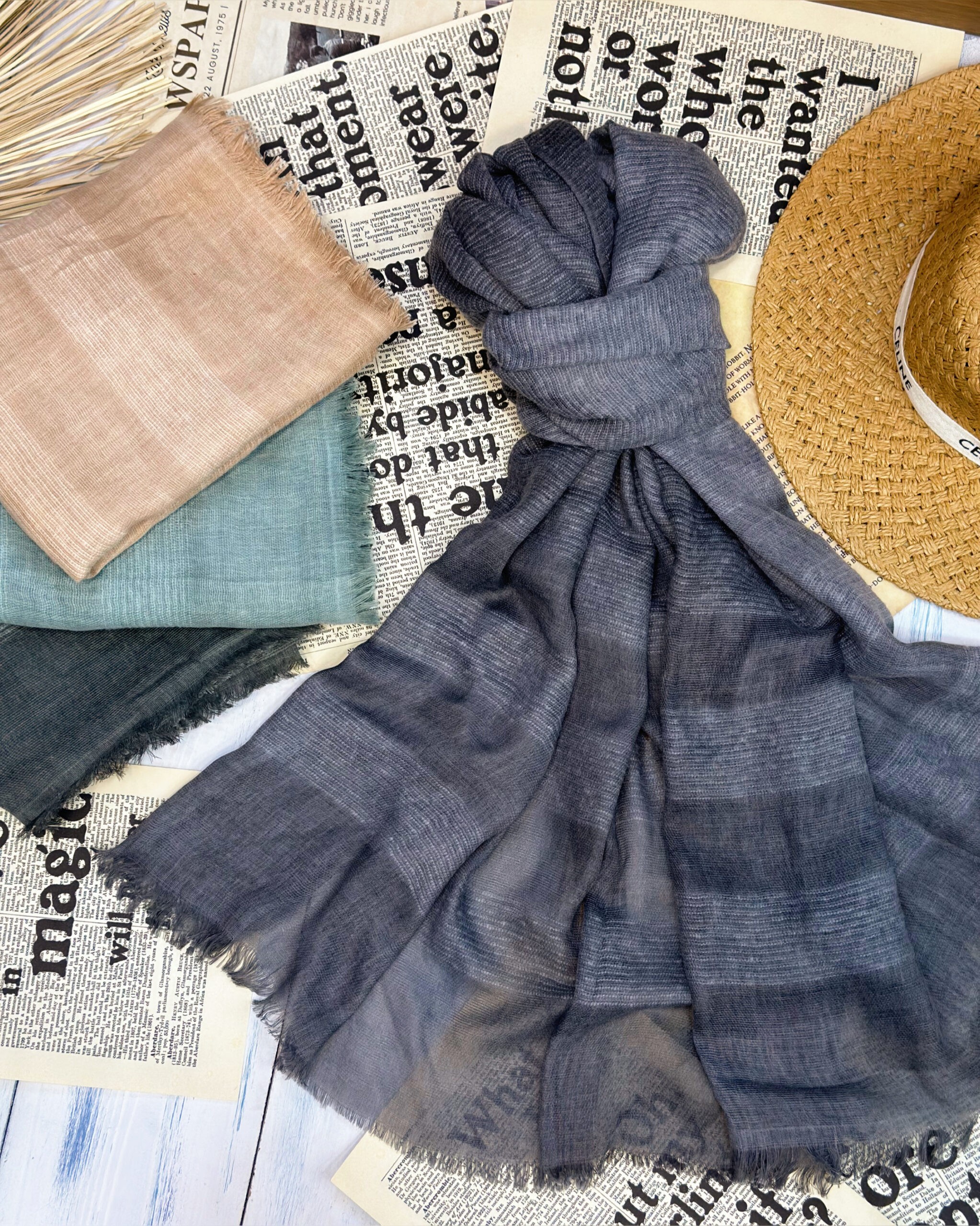 0210_ شال لارا