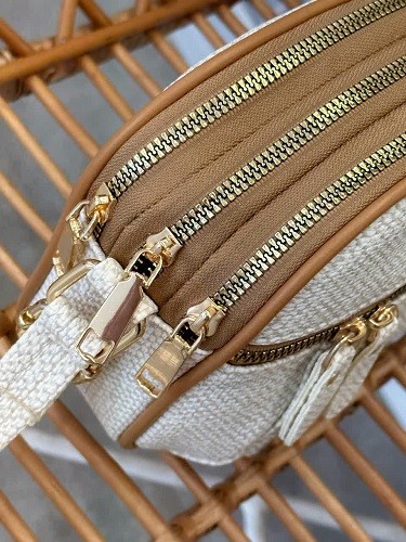 700 - کیف دوشی700